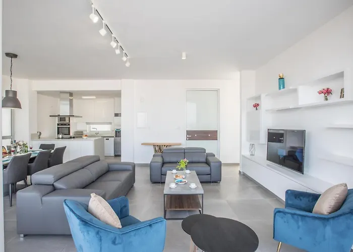 Naya Villa Protarász