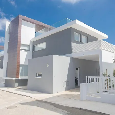 Naya Villa Protarász